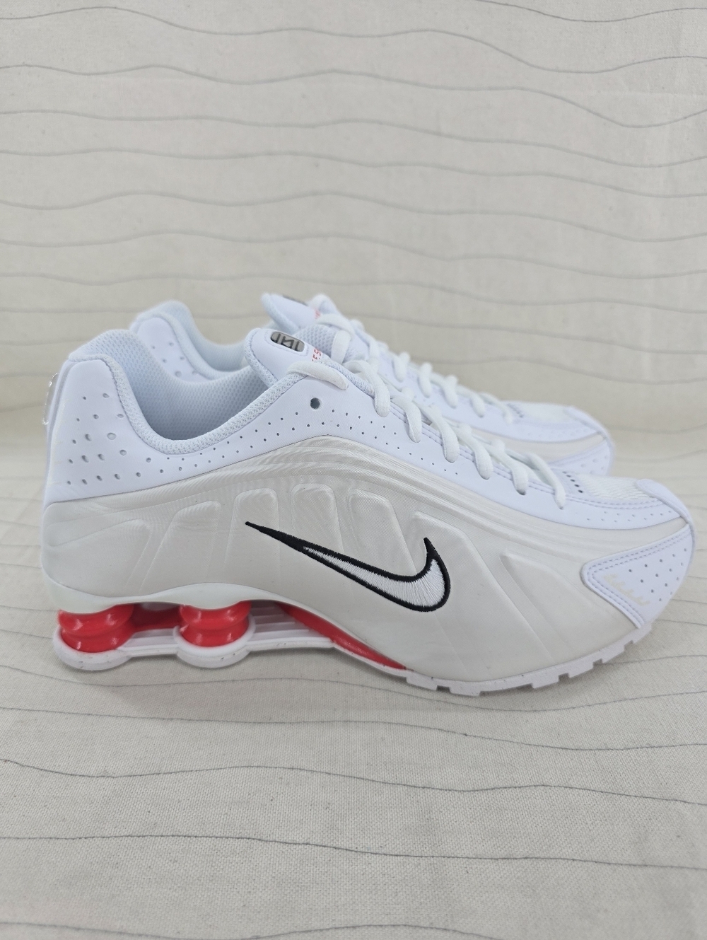 Nike Youth Shox R4 GS White Phantom Red Running Shoes CW2626-102 Size 6.5Y NEW